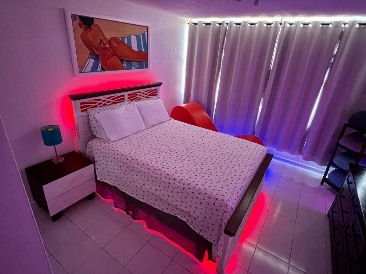 Hobie Oceanfront Apartment At Isla Verde San Juan Exterior photo